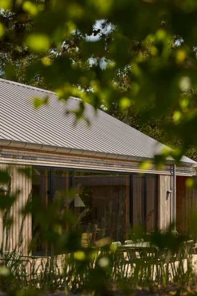 Pandeplader på taget lægger an til sommerhushygge, Torndrupskovvej 3, 9370 Hals